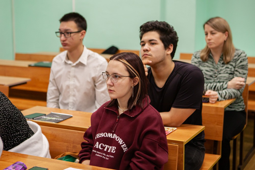 В рамках праздничных мероприятий, посвященных 220-летию Казанского университета и 126-летию Елабужского института была проведена лекция 'История Елабужского института в лицах' для студентов отделения филологии и истории. В рамках праздничных мероприятий, посвященных 220-летию Казанского университета и 126-летию Елабужского института была проведена лекция 'История Елабужского института в лицах' для студентов отделения филологии и истории.