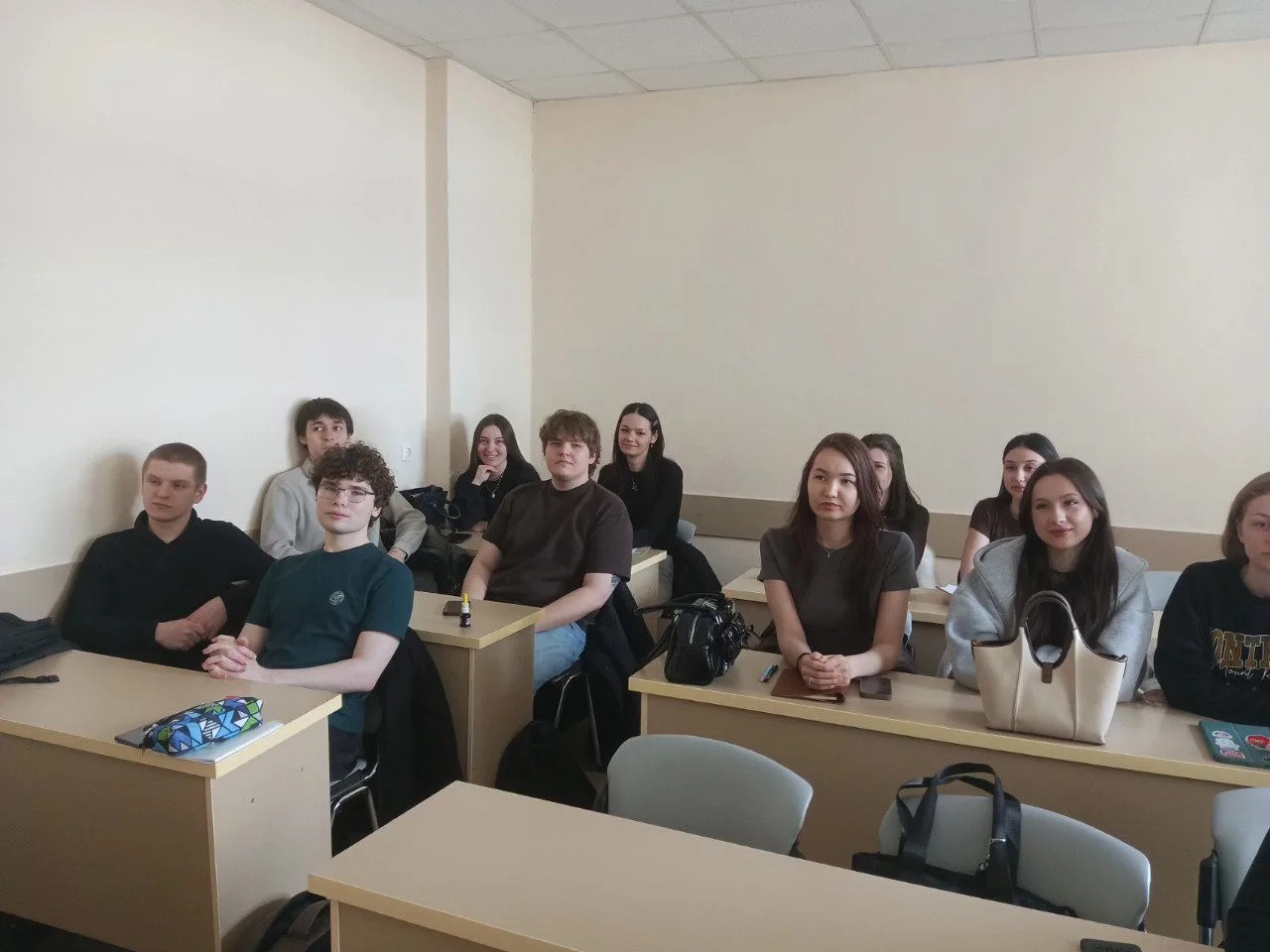 Кураторский час в честь Дня защитника Отечества: студенты обсудили историю праздника и значимость защиты Родины Кураторский час в честь Дня защитника Отечества: студенты обсудили историю праздника и значимость защиты Родины