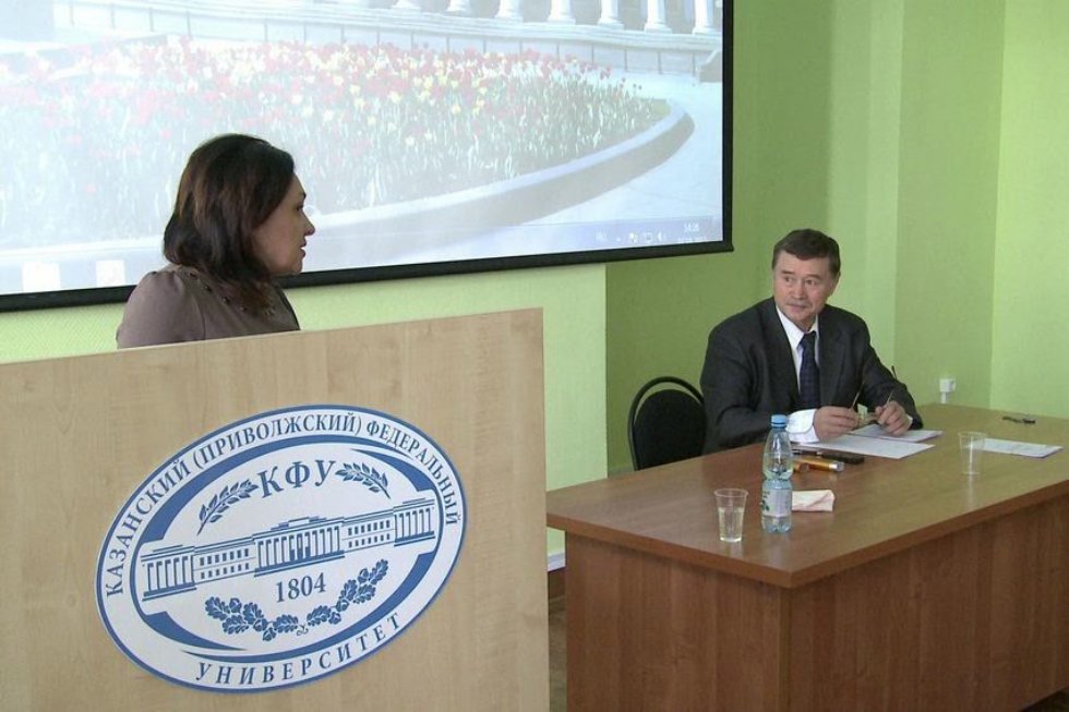 'Изучая новые языки, общаясь и обучая им других людей, мы служим делу мира' 'Изучая новые языки, общаясь и обучая им других людей, мы служим делу мира'