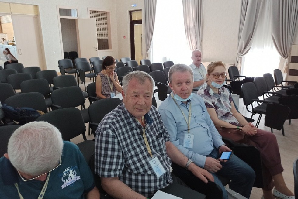 Международная школа-конференция 'Комплексный анализ и его приложения' Международная школа-конференция 'Комплексный анализ и его приложения'