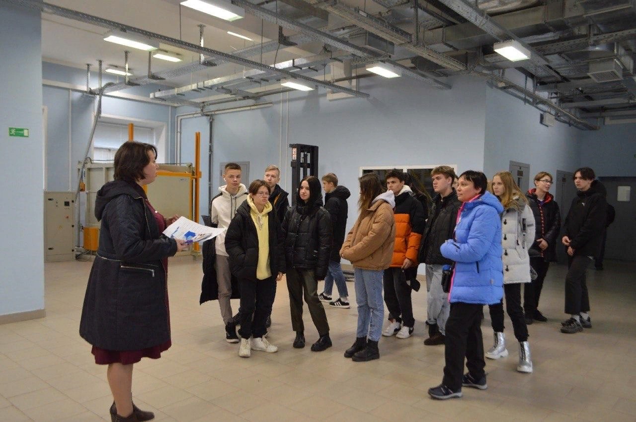 В рамках 'Ночь интеграции' научно-популярного проекта 'PROНаука в КФУ' сегодня Инженерный институт КФУ посетили школьники из Ижевска