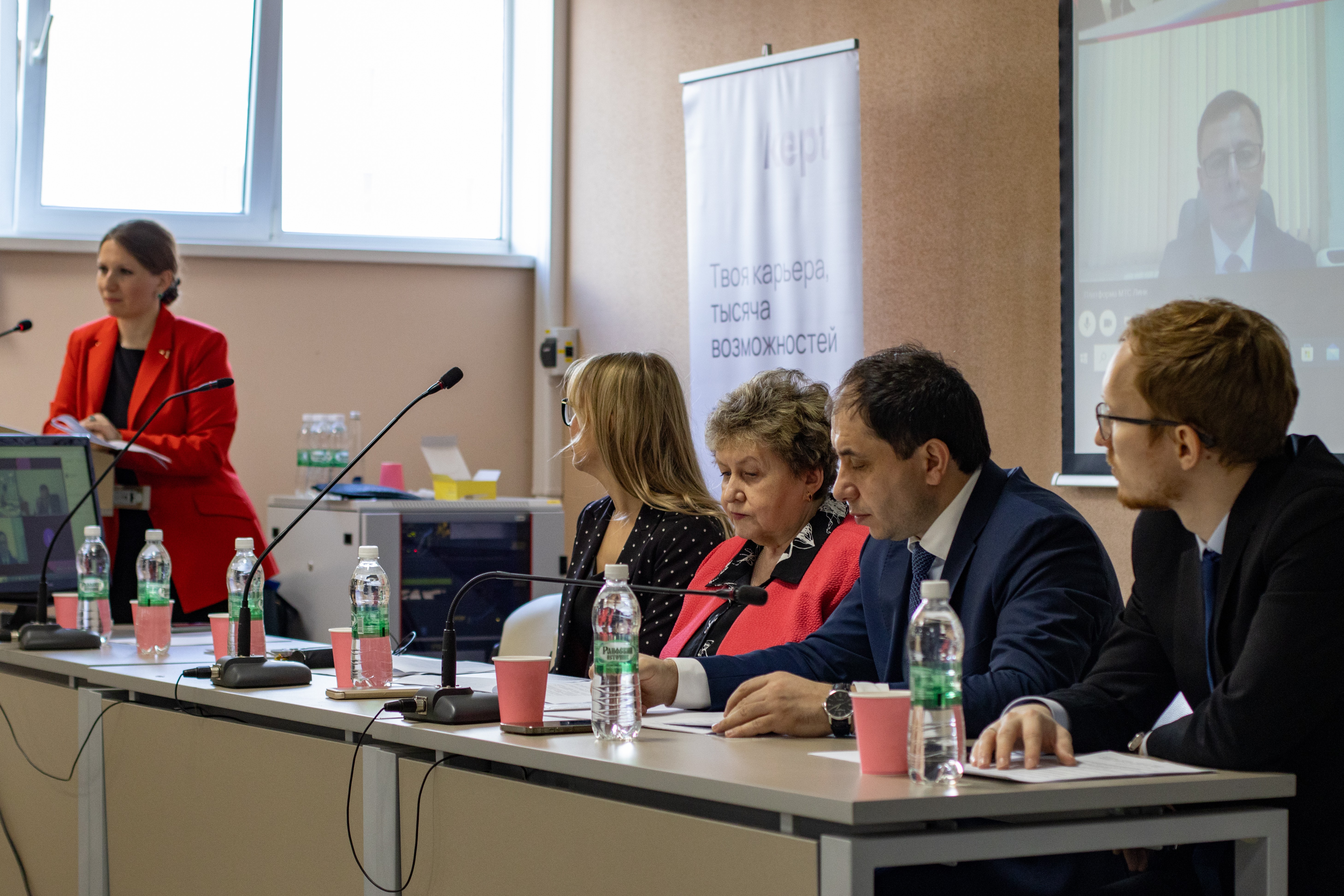 ����� V ������������� ������-������������ ����������� �������������� � ��������� 