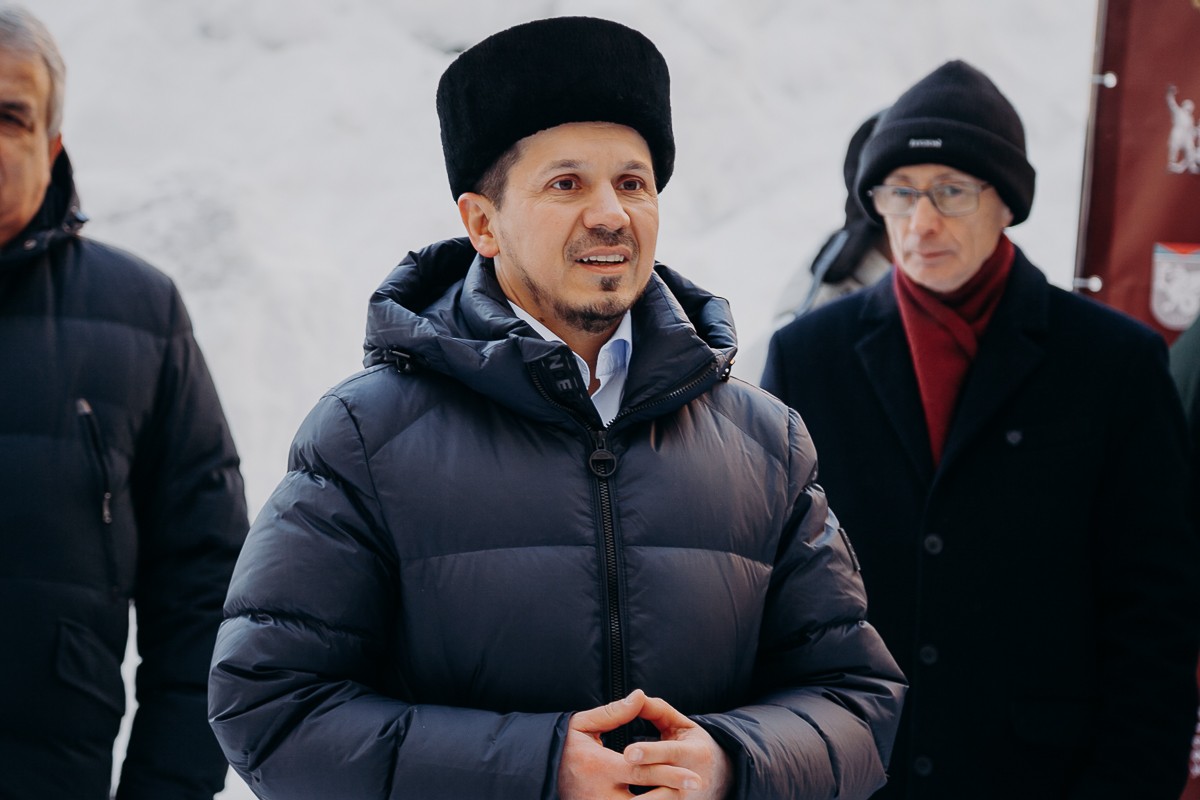 КФУ передал подарки для бойцов участникам гуманитарного автопробега 'Владивосток ? Луганск' КФУ передал подарки для бойцов участникам гуманитарного автопробега 'Владивосток ? Луганск'