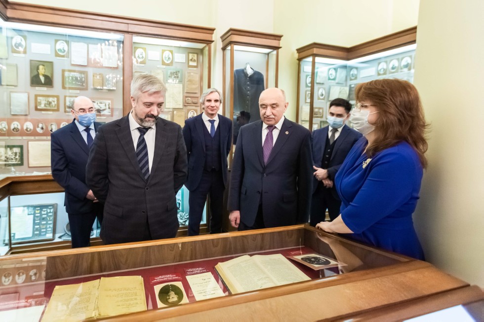 Head of Rossotrudnichestvo Yevgeny Primakov visited Kazan Federal University Head of Rossotrudnichestvo Yevgeny Primakov visited Kazan Federal University