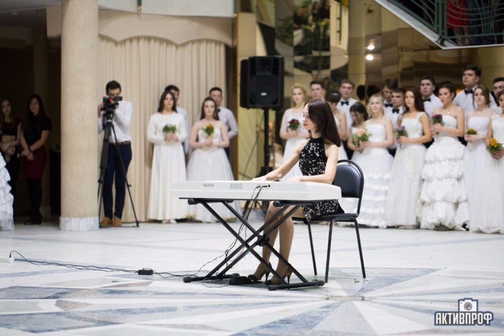 Торжественный бал в честь Дня рождения университета прошел в Елабужском институте КФУ Торжественный бал в честь Дня рождения университета прошел в Елабужском институте КФУ