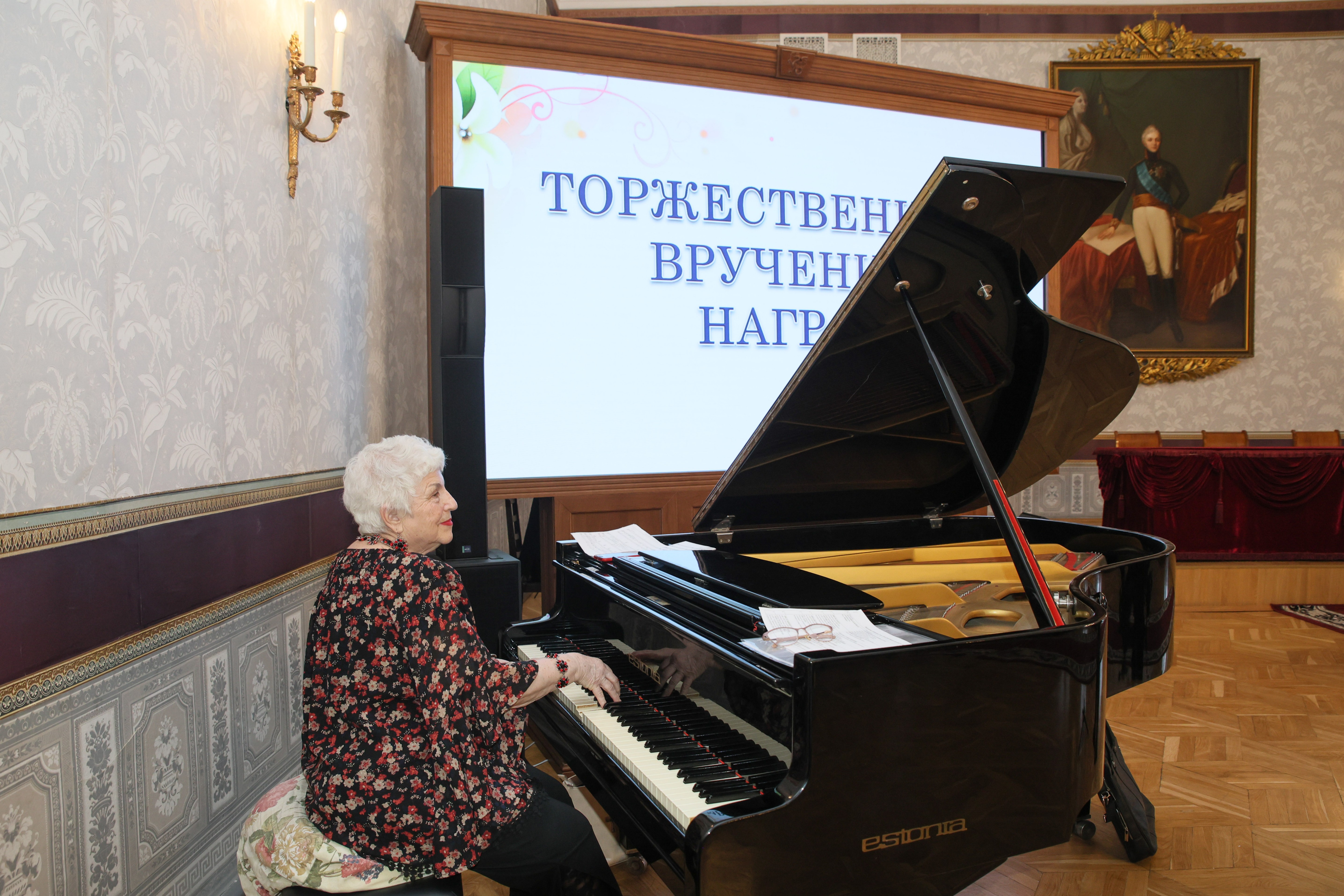 Ректор КФУ Ленар Сафин: 'Женщины приносят в этот мир гармонию, нежность, красоту и самое сильное, чистое, бескорыстное чувство ? безусловную материнскую любовь' Ректор КФУ Ленар Сафин: 'Женщины приносят в этот мир гармонию, нежность, красоту и самое сильное, чистое, бескорыстное чувство ? безусловную материнскую любовь'