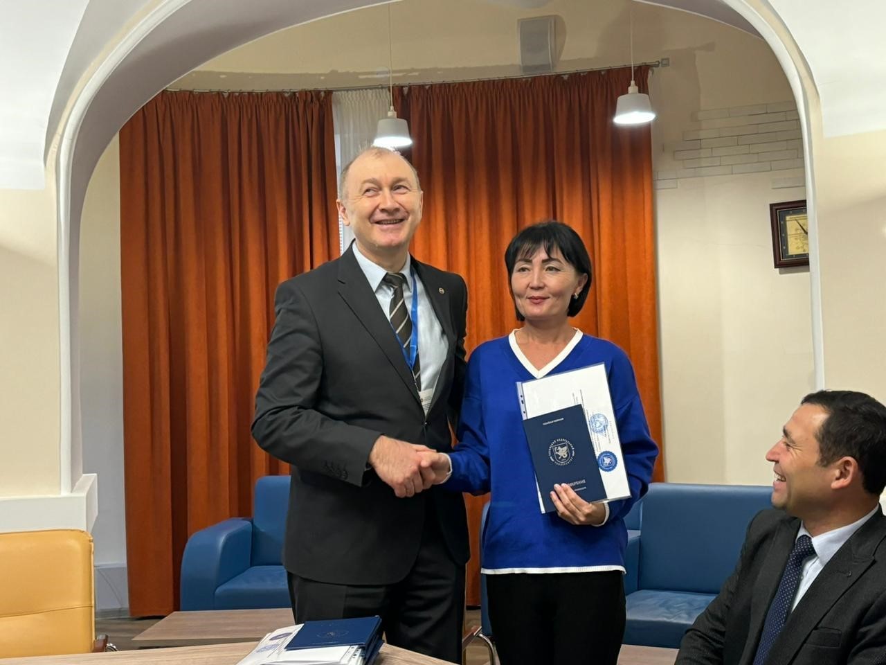 В Институте психологии и образования преподавателям Шахрисабзского государственного педагогического института вручили документы о повышении квалификации В Институте психологии и образования преподавателям Шахрисабзского государственного педагогического института вручили документы о повышении квалификации