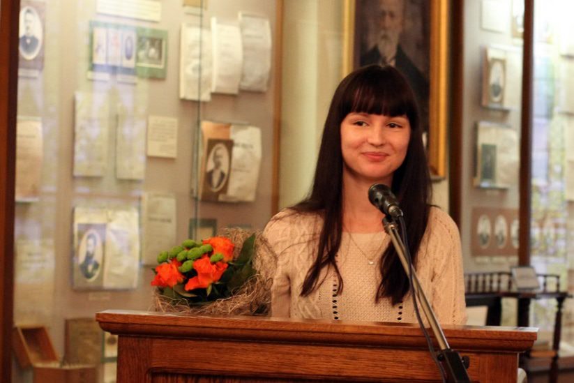 �������