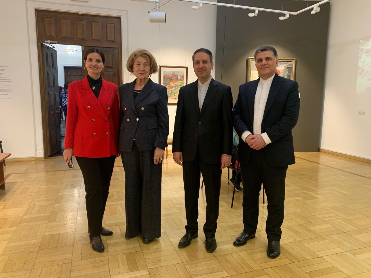 В национальной художественной галерее 'Хазинэ' открылась выставка к 80-летию Дня Победы В национальной художественной галерее 'Хазинэ' открылась выставка к 80-летию Дня Победы