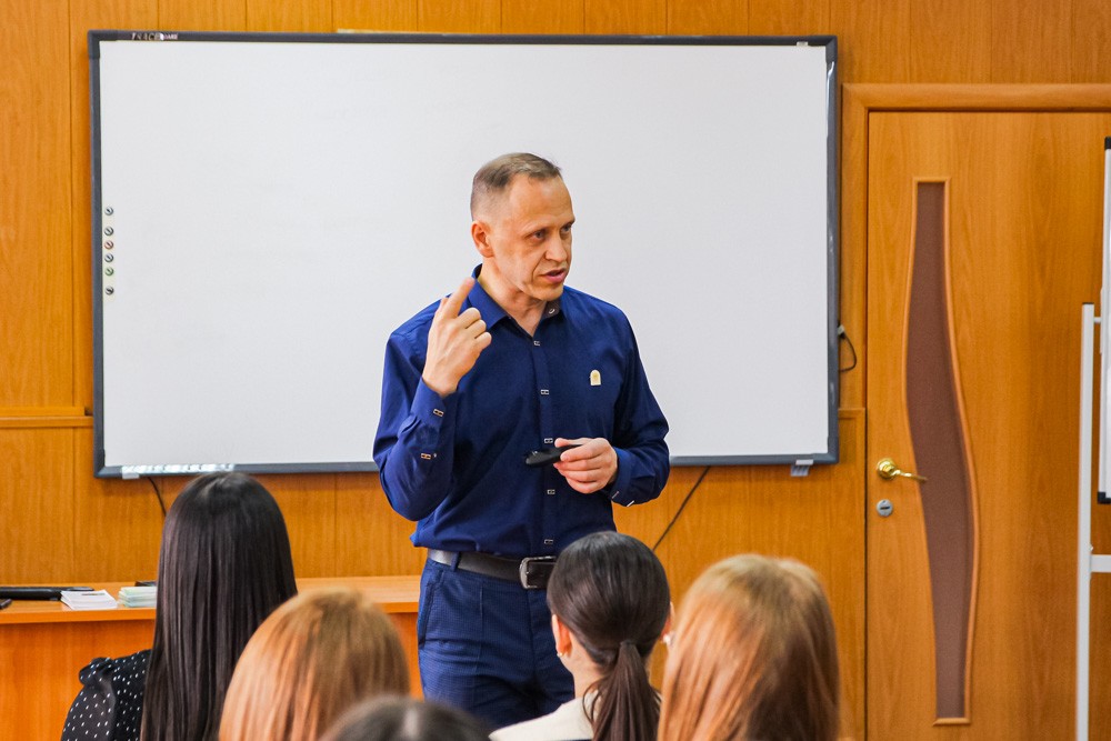 Для студентов первого курса Елабужского института Казанского федерального университета состоялось занятие, посвященное пропаганде трезвости и профилактике употребления наркотиков Для студентов первого курса Елабужского института Казанского федерального университета состоялось занятие, посвященное пропаганде трезвости и профилактике употребления наркотиков