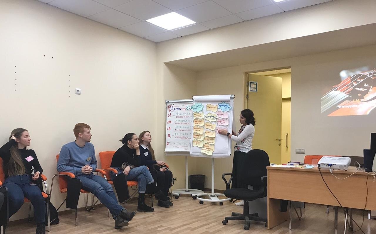 Академические лидеры ИУЭФ стали участниками тренинга публичных выступлений от Сбербанка Академические лидеры ИУЭФ стали участниками тренинга публичных выступлений от Сбербанка