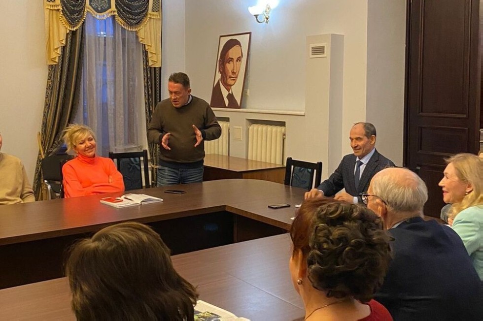 Студенты и преподаватели Елабужского института КФУ приняли участие в заседании Союза писателей РТ Студенты и преподаватели Елабужского института КФУ приняли участие в заседании Союза писателей РТ