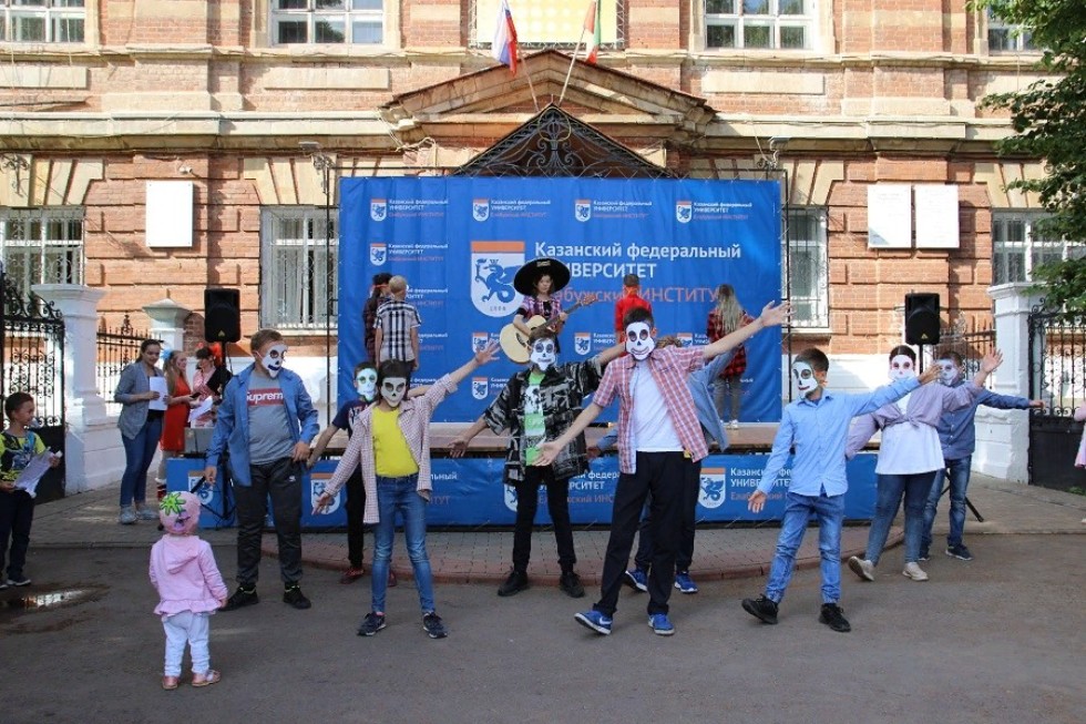 Все мы родом из детства Все мы родом из детства