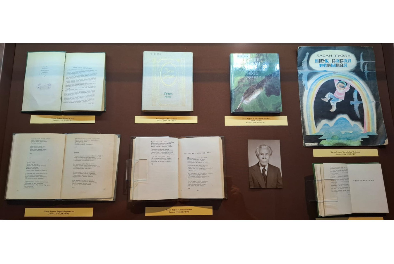 В вводном зале Музея истории Свияжска открылась выставка 'Непрерванное слово' В вводном зале Музея истории Свияжска открылась выставка 'Непрерванное слово'