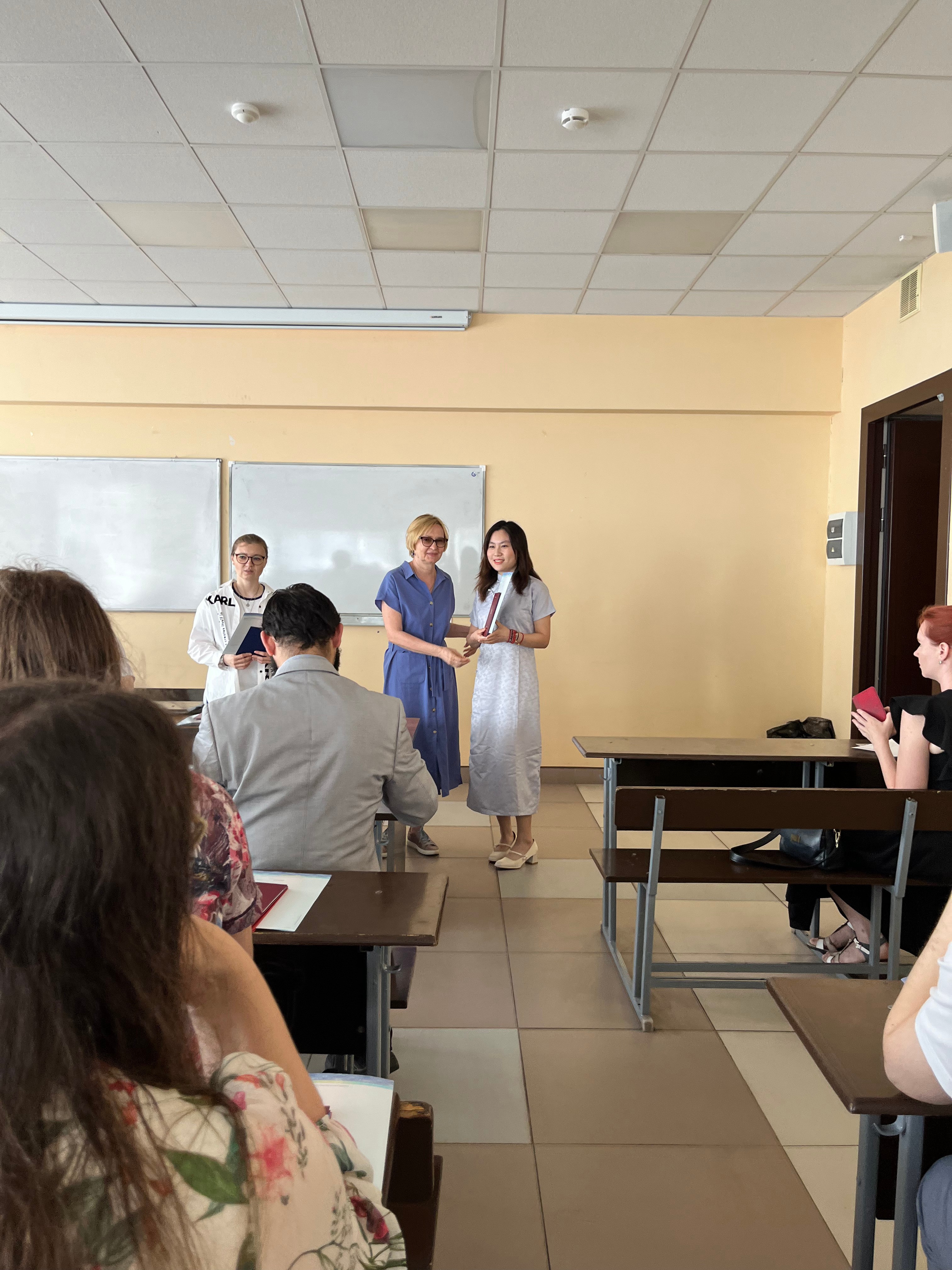 Торжественное вручение дипломов! Торжественное вручение дипломов!