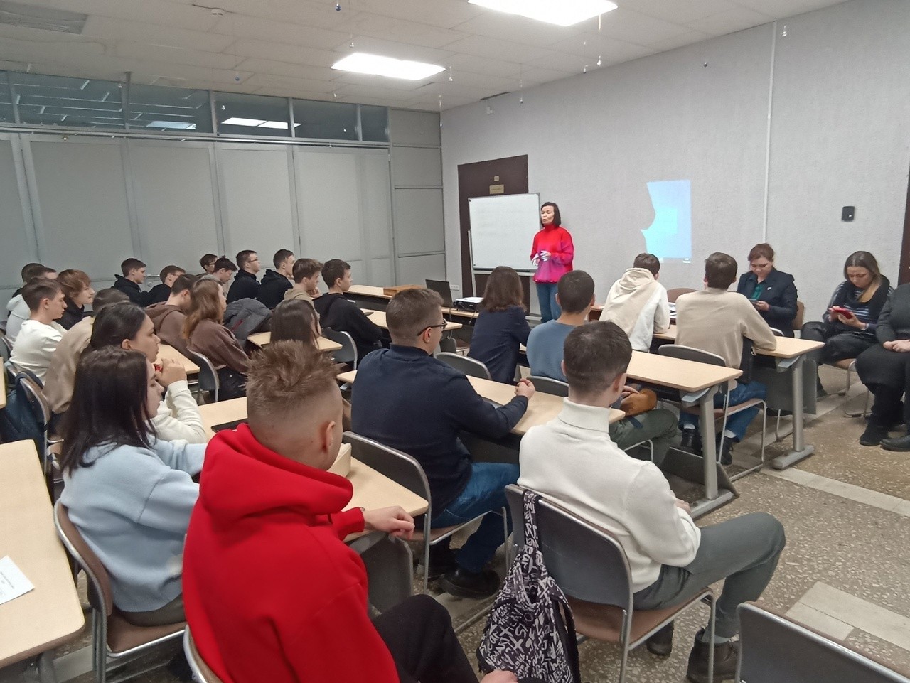 Беседа со студентами на тему 'Профилактика зависимого поведения и правонарушения среди студенчества' прошла в Институте физики Беседа со студентами на тему 'Профилактика зависимого поведения и правонарушения среди студенчества' прошла в Институте физики