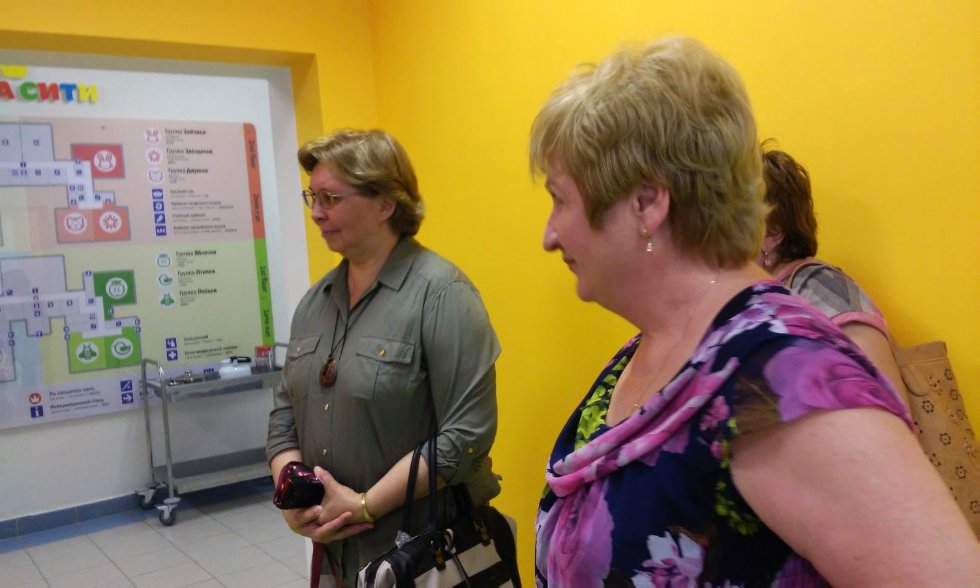 Здесь приобретают знания дети 21 века Здесь приобретают знания дети 21 века