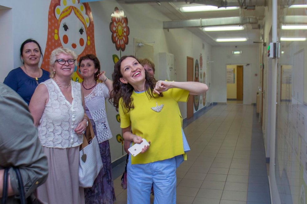 Здесь приобретают знания дети 21 века Здесь приобретают знания дети 21 века