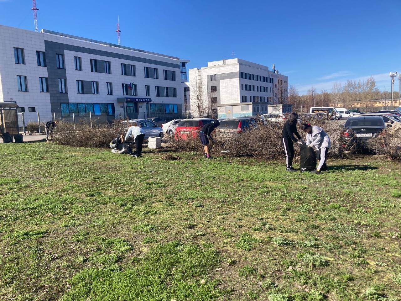 Субботник ? это добрая традиция, объединяющая студентов Казанского (Приволжского) федерального университета. Субботник ? это добрая традиция, объединяющая студентов Казанского (Приволжского) федерального университета.