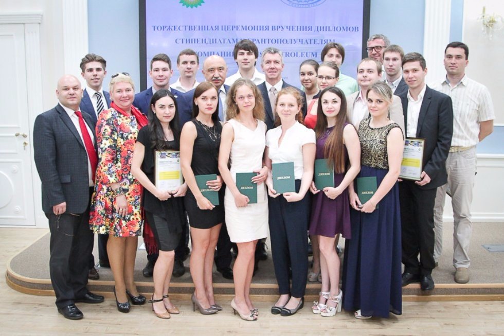 Winners of BP Russia Research Competition Awarded Certificates