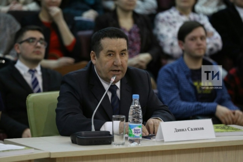 Татарның үсеш стратегиясе хакында экспертлар фикер алыша Татарның үсеш стратегиясе хакында экспертлар фикер алыша