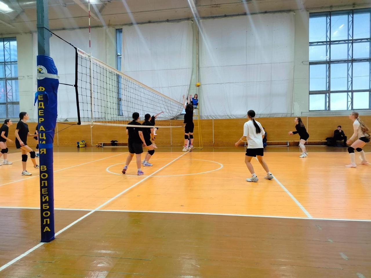 Уверенная победа наших волейболисток! Уверенная победа наших волейболисток!