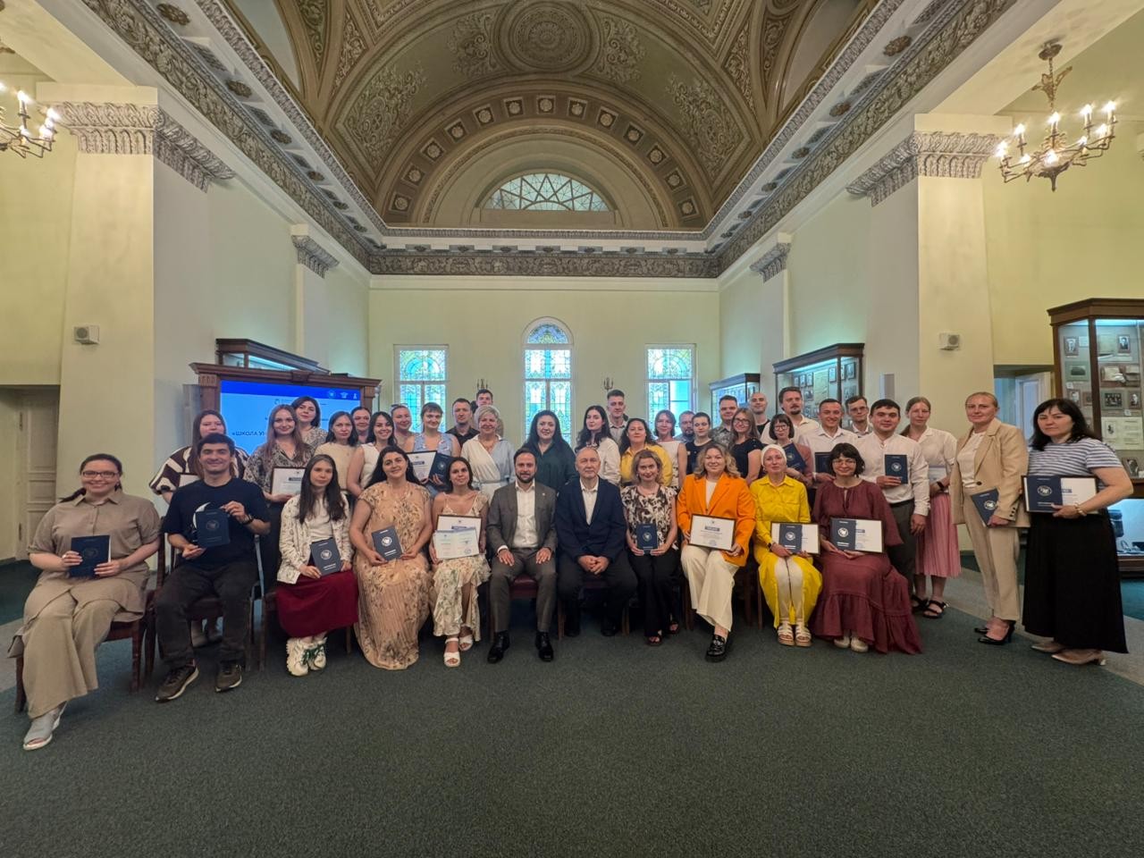 В Институте психологии и образования вручили удостоверения слушателям программы повышения квалификации 'Школа университетского преподавателя' В Институте психологии и образования вручили удостоверения слушателям программы повышения квалификации 'Школа университетского преподавателя'