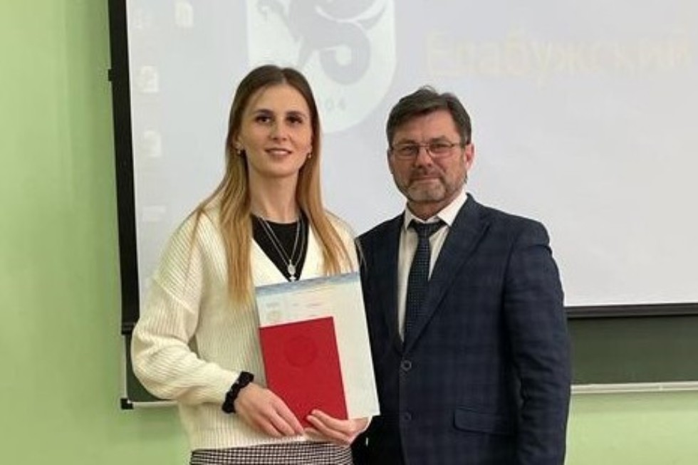 Вручение дипломов выпускникам магистратуры Вручение дипломов выпускникам магистратуры