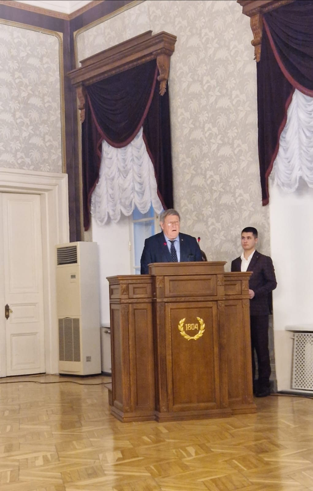 Вручение дипломов магистрам Вручение дипломов магистрам