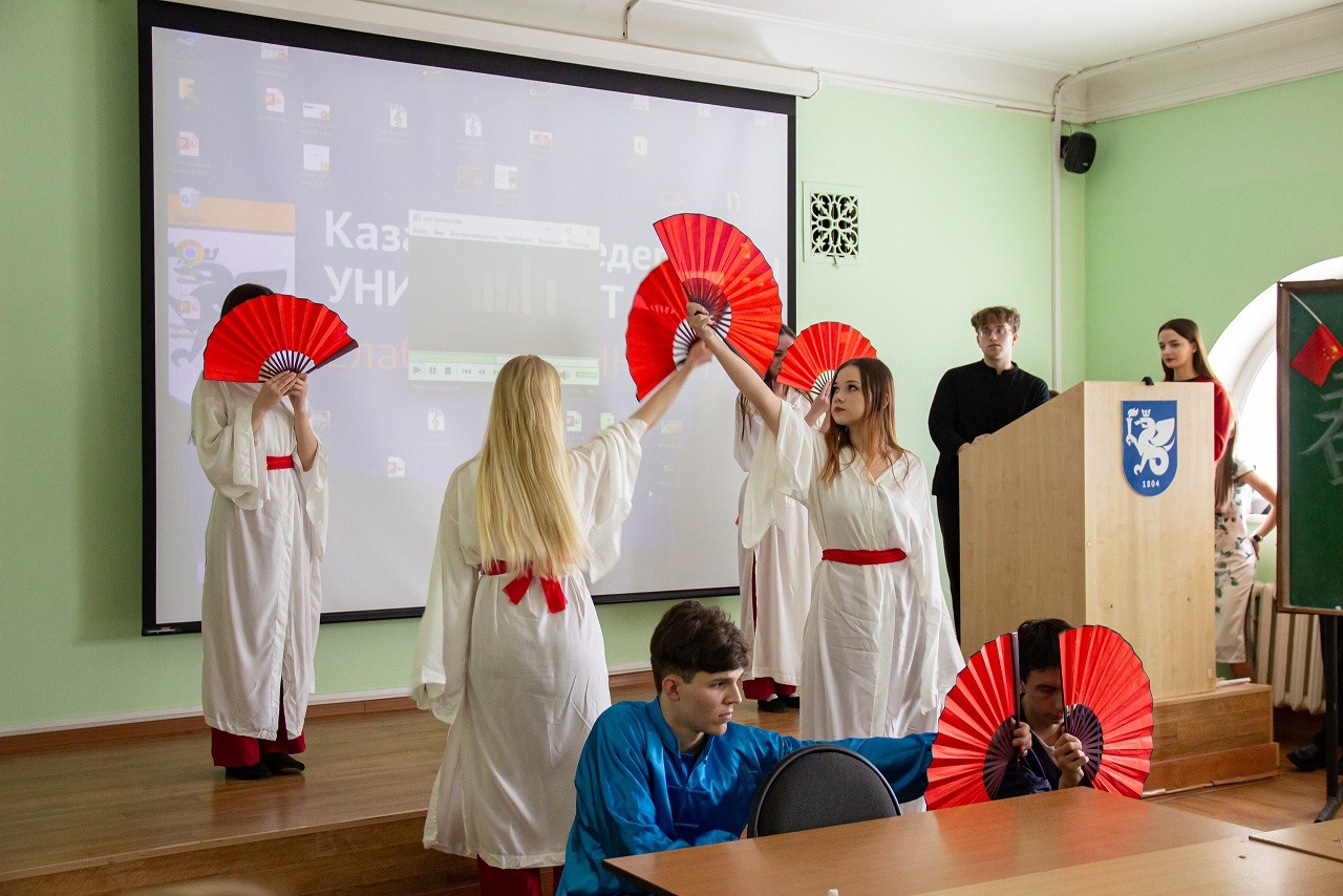 Абитуриенту: изучай английский, китайский, немецкий ? стань востребованным специалистом! Абитуриенту: изучай английский, китайский, немецкий ? стань востребованным специалистом!