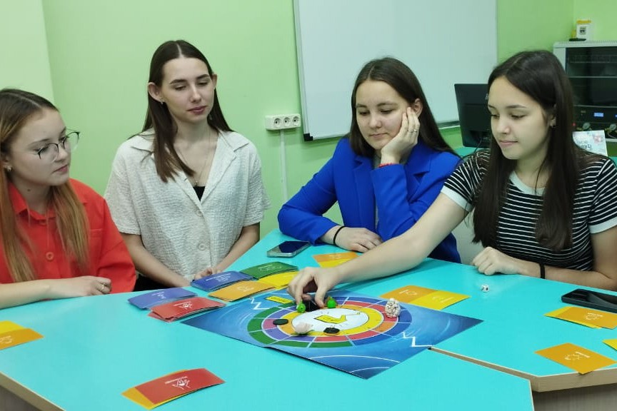 Члены СНК 'Психотехники успешного обучения' и 'ПсиВселенная' провели психологические игры Члены СНК 'Психотехники успешного обучения' и 'ПсиВселенная' провели психологические игры