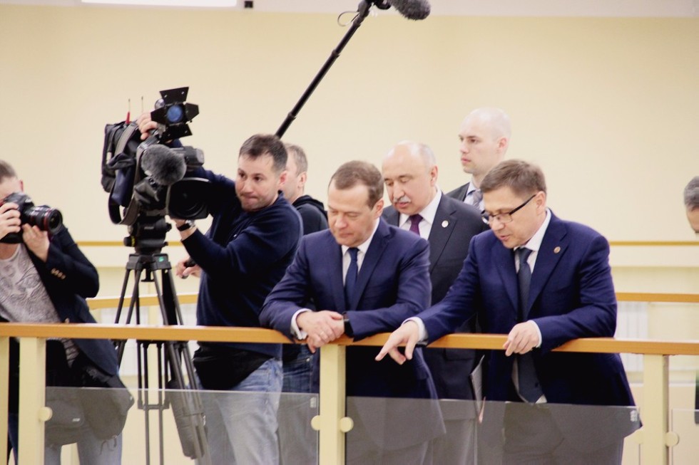 Делегация Правительства Российской Федерации и прибыла в Казанский университет с официальным визитом Делегация Правительства Российской Федерации и прибыла в Казанский университет с официальным визитом