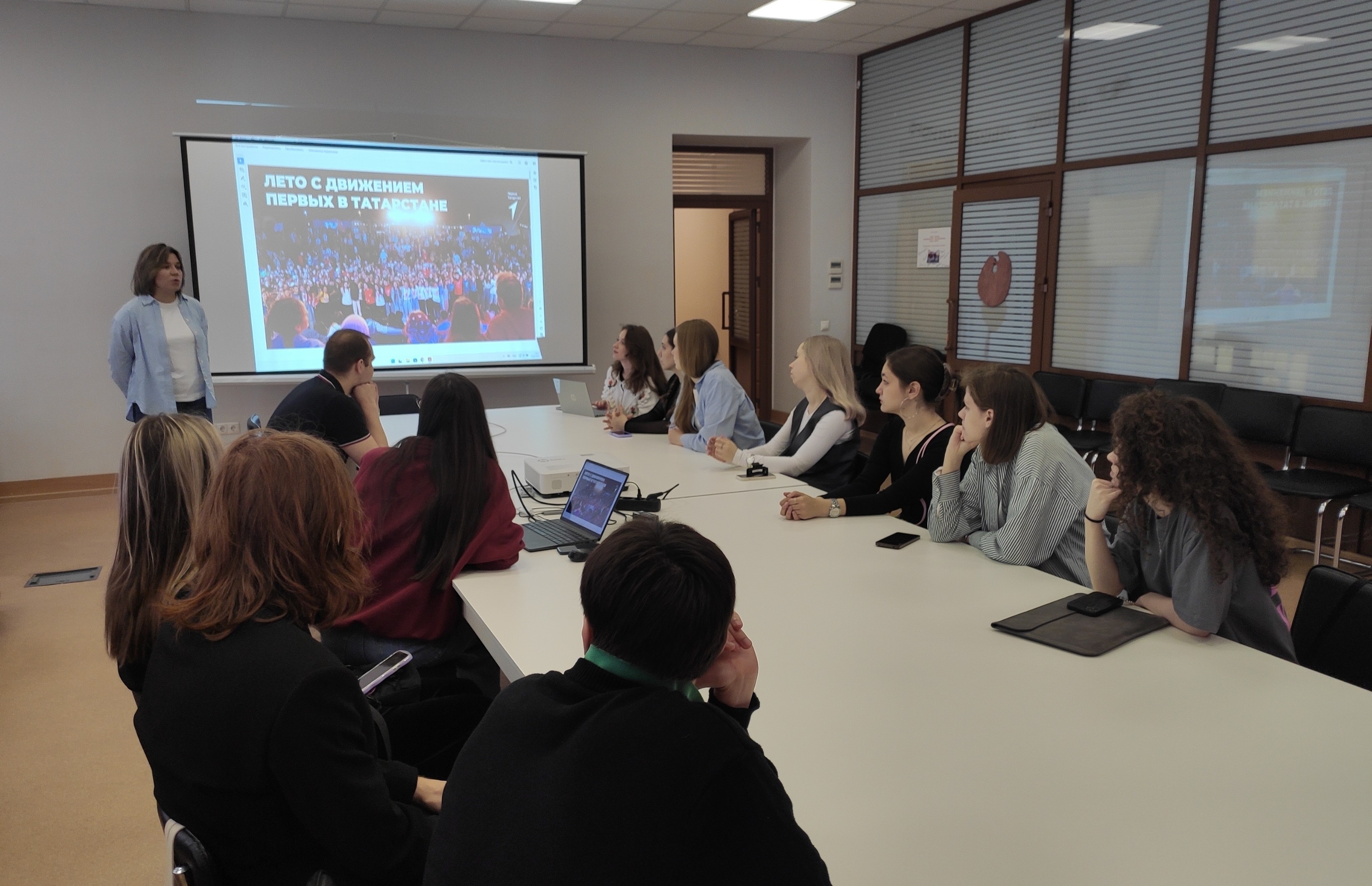 Экскурсия в Региональное отделение Общероссийского общественно-государственного движения детей и молодёжи 'Движение первых' РТ Экскурсия в Региональное отделение Общероссийского общественно-государственного движения детей и молодёжи 'Движение первых' РТ