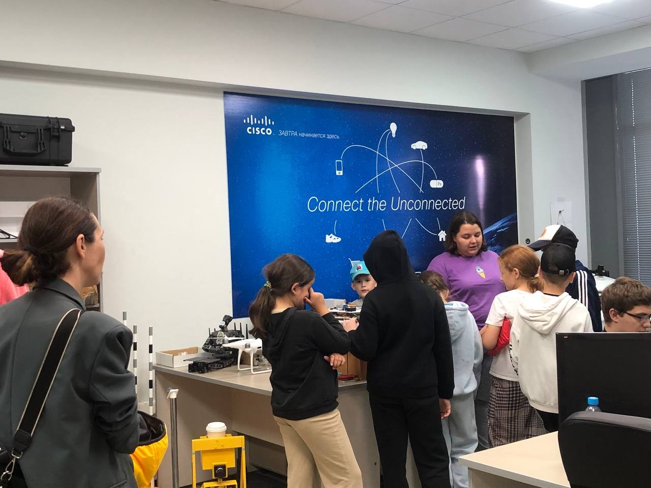 Сотрудники Лаборатории интеллектуальных робототехнических систем провели экскурсию воспитанникам УЧИ.РУ Сотрудники Лаборатории интеллектуальных робототехнических систем провели экскурсию воспитанникам УЧИ.РУ