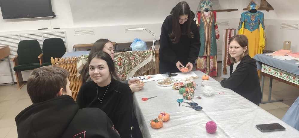 Студенты посетили музейный комплекс Елабуги Студенты посетили музейный комплекс Елабуги