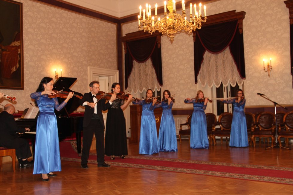 Ансамбль скрипачей отделения искусств ИФИ Ансамбль скрипачей отделения искусств ИФИ