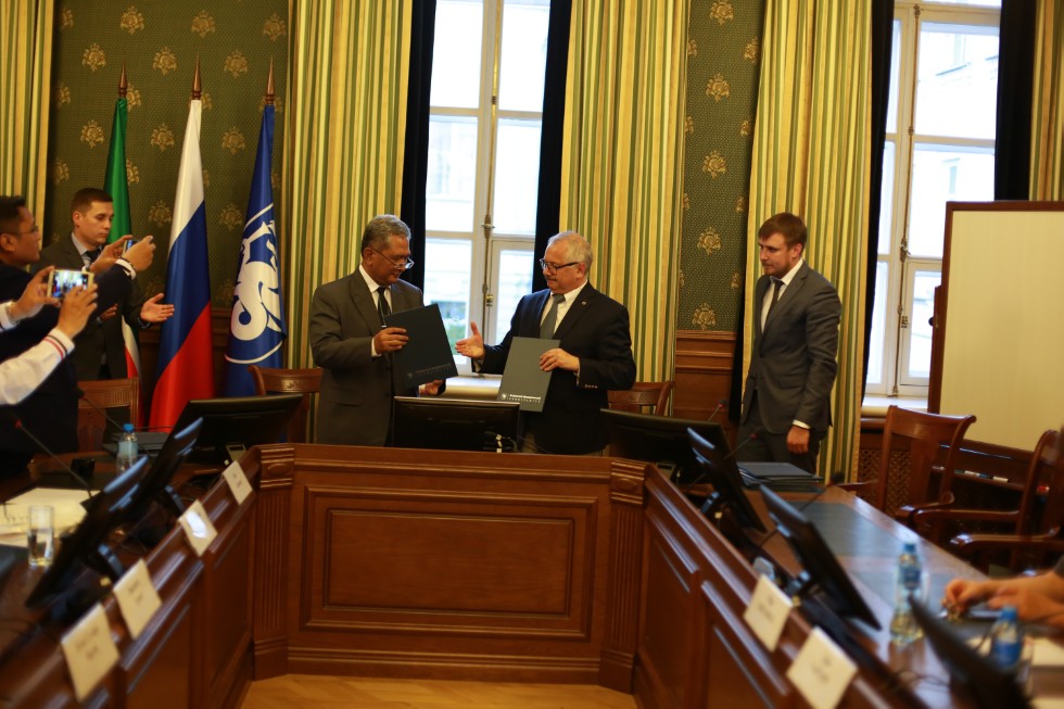 Cooperation Agreements with Indonesian Universities and a Visit by Minister of Industry and Information Technology of China Miao Wei