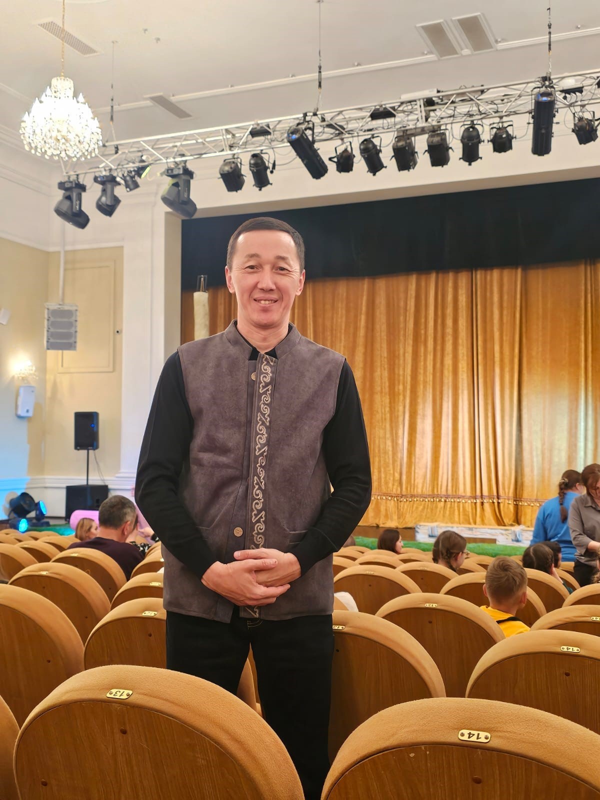 Знакомство ученого Сапарова Бахытжана с культурой Республики Татарстан: межрелигиозный диалог и знакомство с татарским театром Знакомство ученого Сапарова Бахытжана с культурой Республики Татарстан: межрелигиозный диалог и знакомство с татарским театром