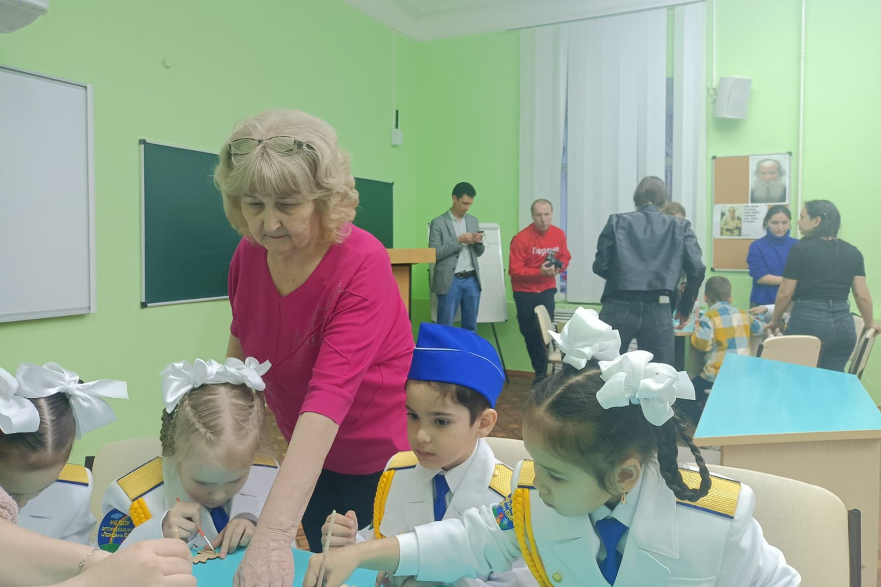 Состоялся мастер-класс 'Делаем георгиевские ленты' Состоялся мастер-класс 'Делаем георгиевские ленты'