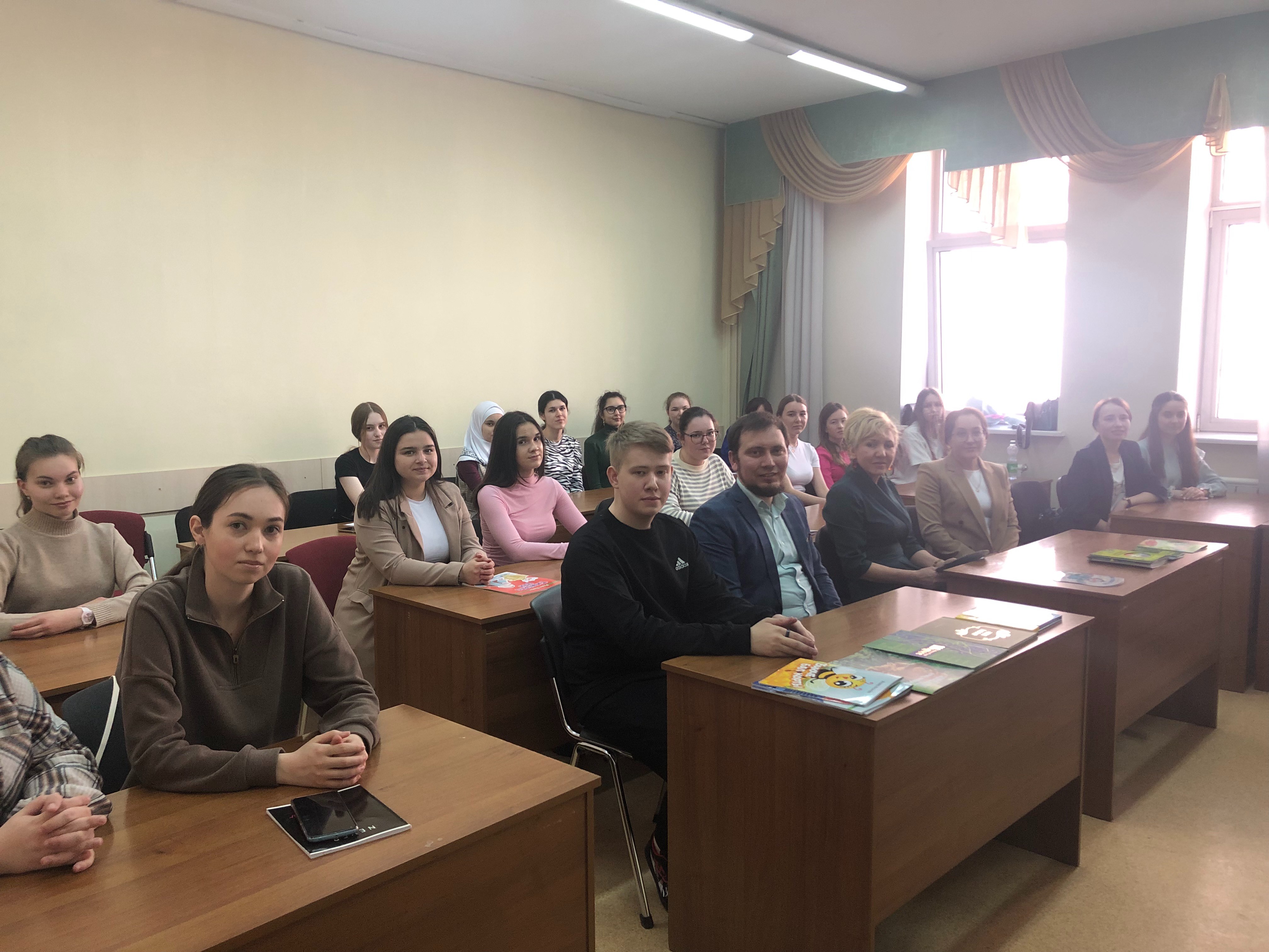 Г.Тукай исемендәге милли мәдәният һәм мәгариф югары мәктәбендә очрашу узды Г.Тукай исемендәге милли мәдәният һәм мәгариф югары мәктәбендә очрашу узды