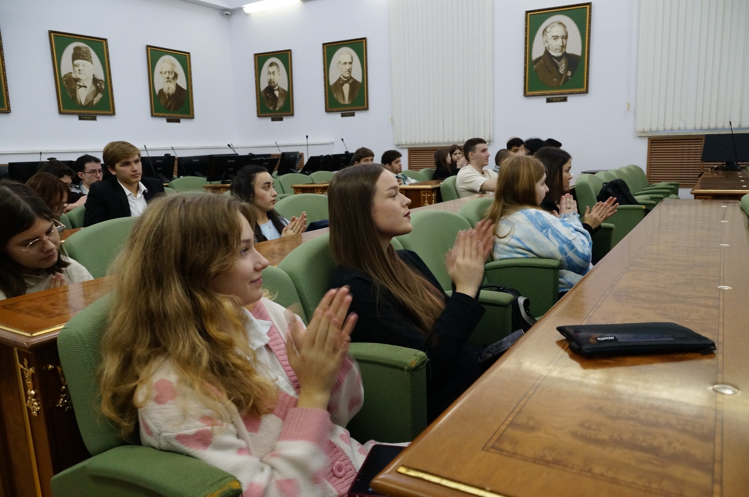 ����� ������� ��� '����������' � ������� '������&�������'