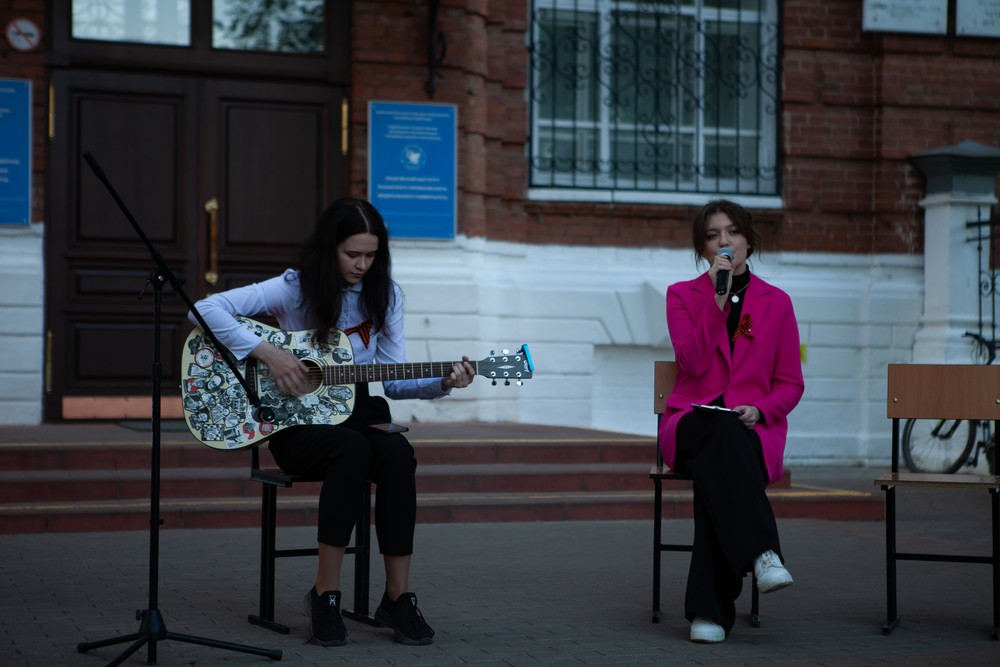 'Ах, эти тучи в голубом'... 'Ах, эти тучи в голубом'...