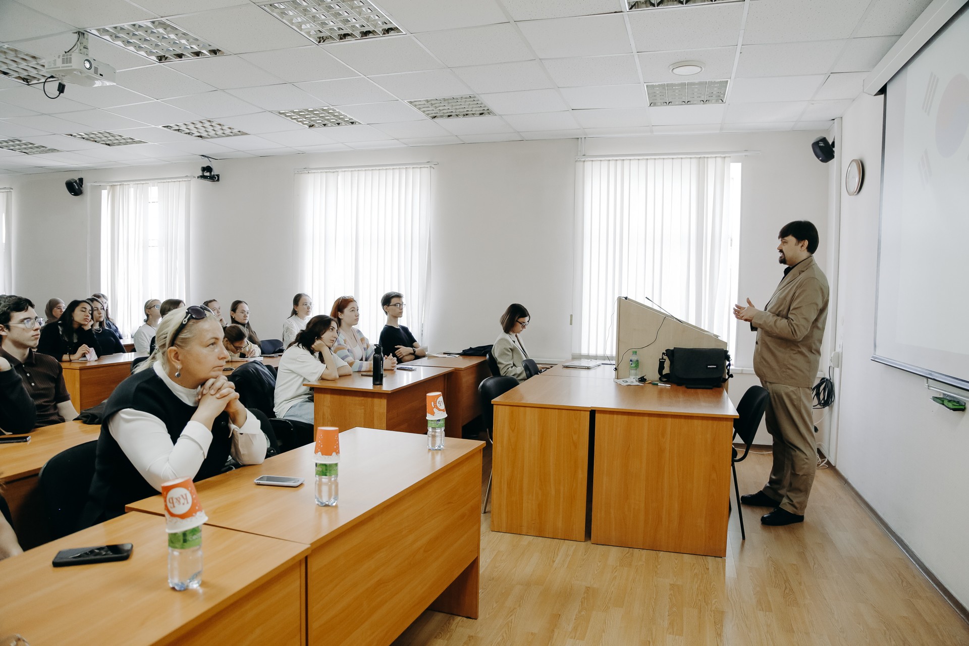 Открытая лекция Дмитрия Мартынова прошла в ИМОИиВ Открытая лекция Дмитрия Мартынова прошла в ИМОИиВ