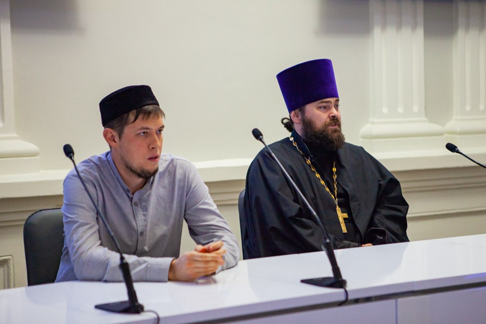 Межконфессиональная встреча прошла в Елабужском институте КФУ Межконфессиональная встреча прошла в Елабужском институте КФУ