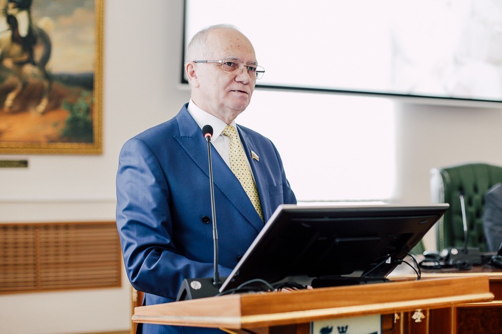 ����������