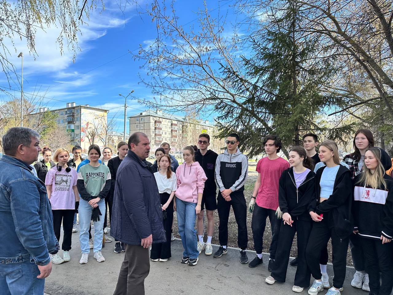 Субботник ? это добрая традиция, объединяющая студентов Казанского (Приволжского) федерального университета. Субботник ? это добрая традиция, объединяющая студентов Казанского (Приволжского) федерального университета.