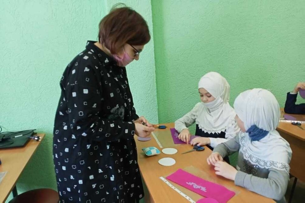 Обучающиеся богословской школы 'Ихлас' и ОШ 'Университетская' познакомились с технологией создания тюбетеек Обучающиеся богословской школы 'Ихлас' и ОШ 'Университетская' познакомились с технологией создания тюбетеек