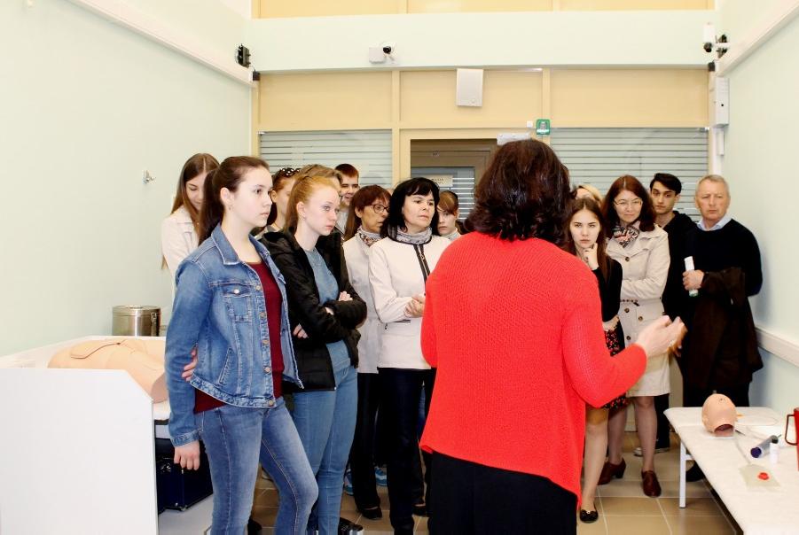 КФУ открыл свои двери для школьников, мечтающих связать жизнь с медициной КФУ открыл свои двери для школьников, мечтающих связать жизнь с медициной