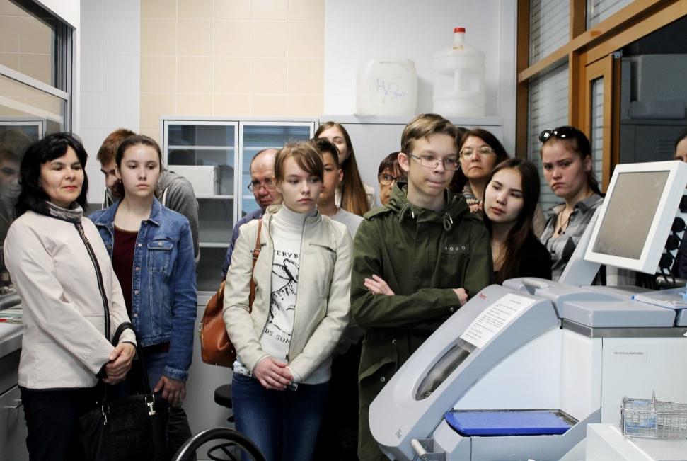 КФУ открыл свои двери для школьников, мечтающих связать жизнь с медициной КФУ открыл свои двери для школьников, мечтающих связать жизнь с медициной