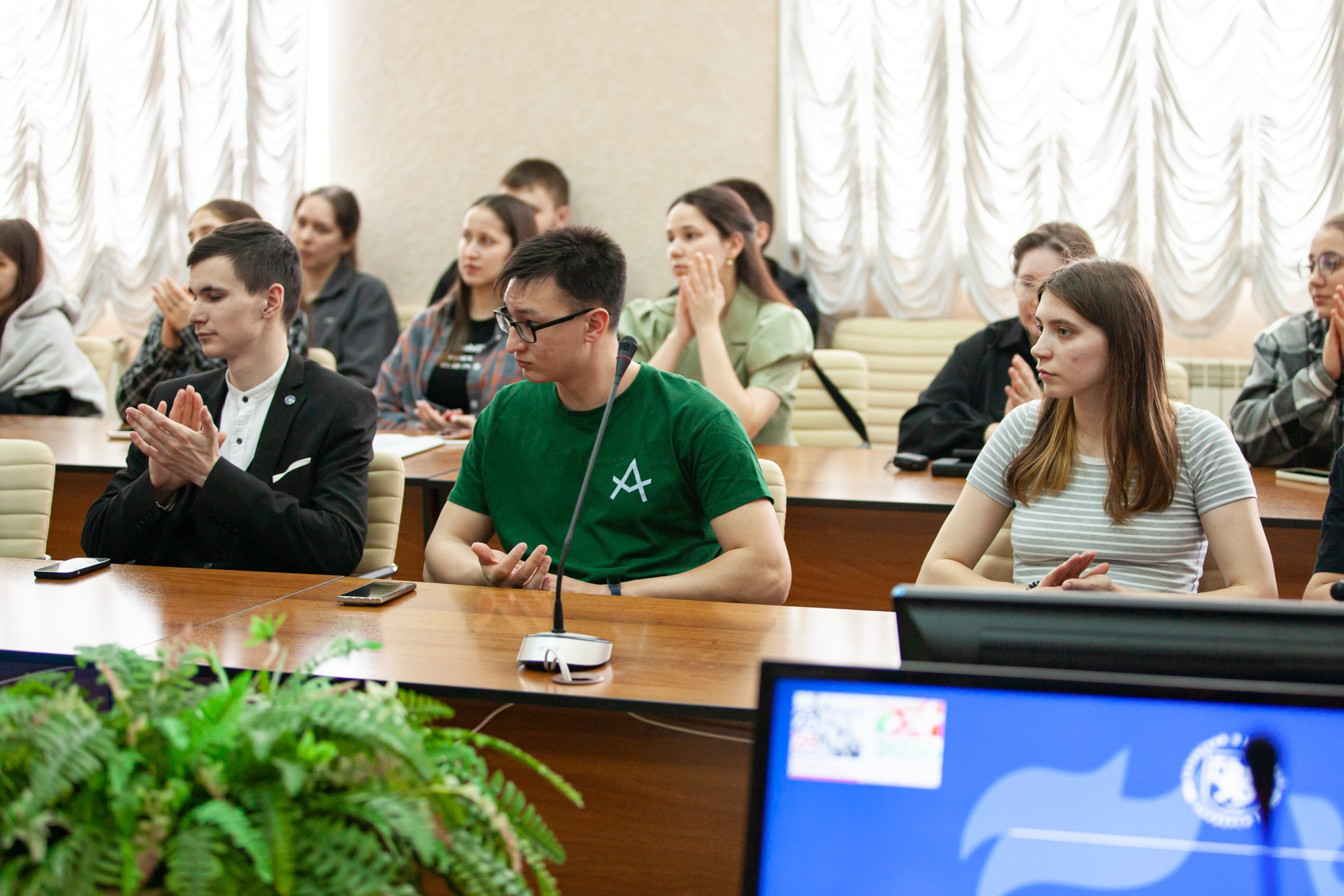 Студенты Елабужского института КФУ обсудили вопросы парламентаризма с депутатом Государственного Совета РТ Студенты Елабужского института КФУ обсудили вопросы парламентаризма с депутатом Государственного Совета РТ